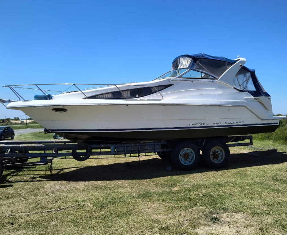 cruceros - YATE MOTOR - TRENTO  320 SUCCES -