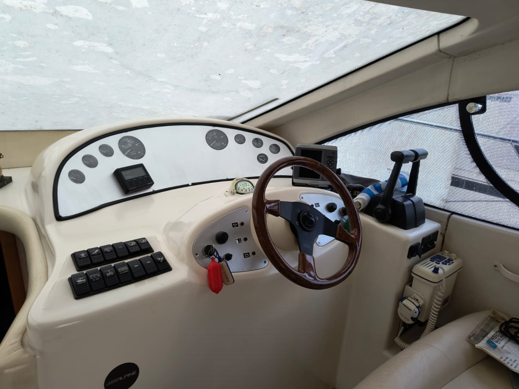 cruceros - YATE MOTOR  - GENESIS DEL PLATA