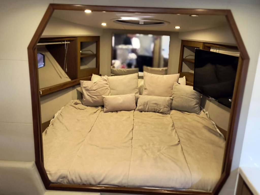 cruceros - YATE MOTOR  - GENESIS 350