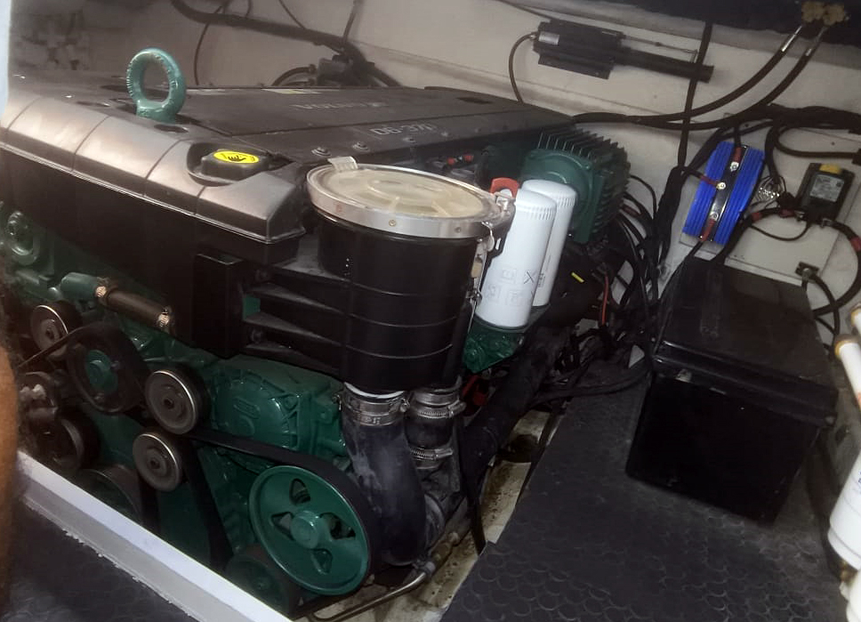 cruceros - YATE MOTOR  - GENESIS 350