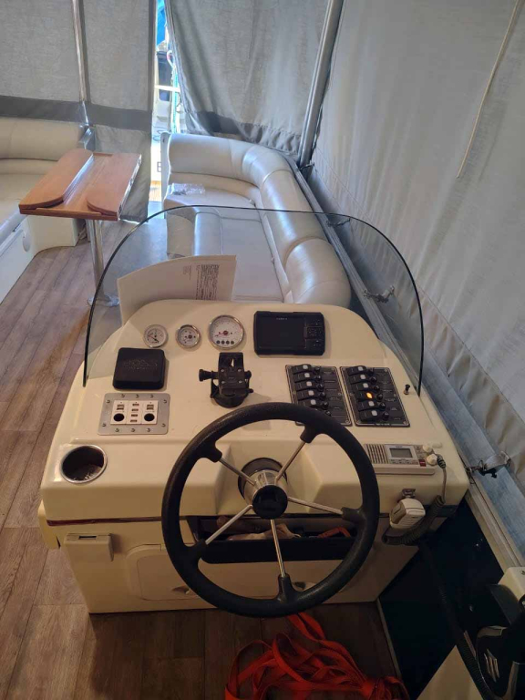 lanchas - PONTON CON TECHO RIGIDO - PONTOON 240 LERCH