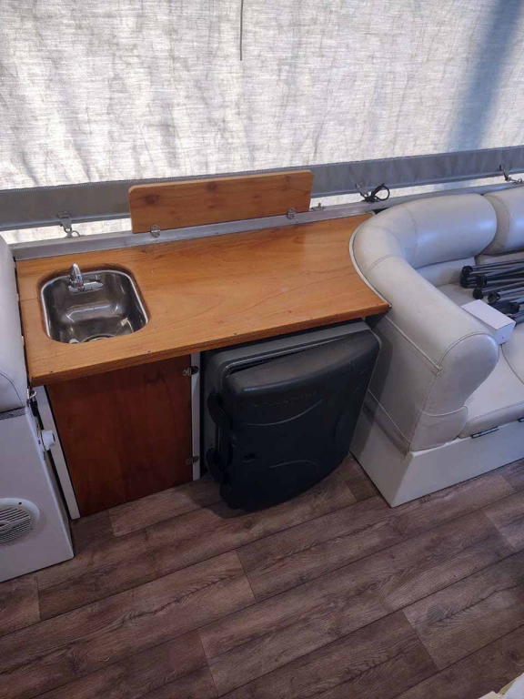 lanchas - PONTON CON TECHO RIGIDO - PONTOON 240 LERCH