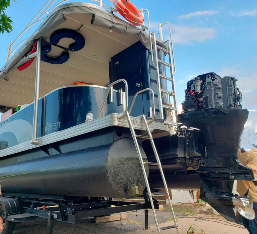 lanchas - PONTON CON TECHO RIGIDO - PONTOON 240 LERCH