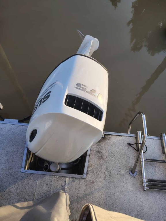 lanchas - PONTON CON TECHO RIGIDO - PONTOON 240 LERCH